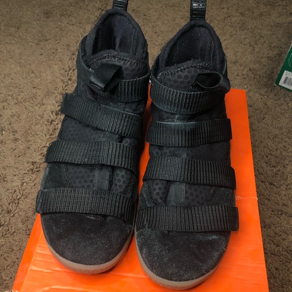 Lebron Soldier 11 - Picture 3 of 11